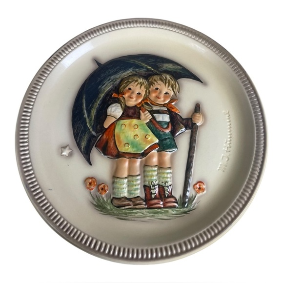 Vintage 1975 M.J. Hummel First Edition Anniversary Plate In Bas Relief - Picture 2 of 7
